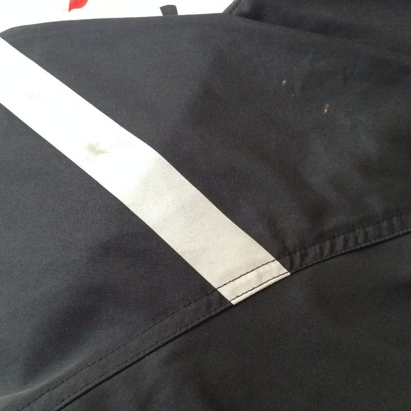 Running Room Wind Breaker Reflective Black Size M Jacket Outside Pocket - Picture 8 of 9